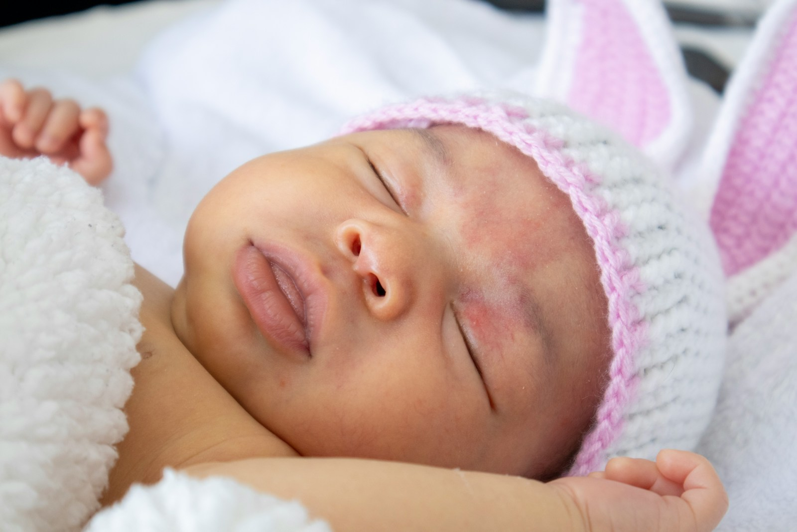 Hur mycket sover en bebis? (Månad för månad)